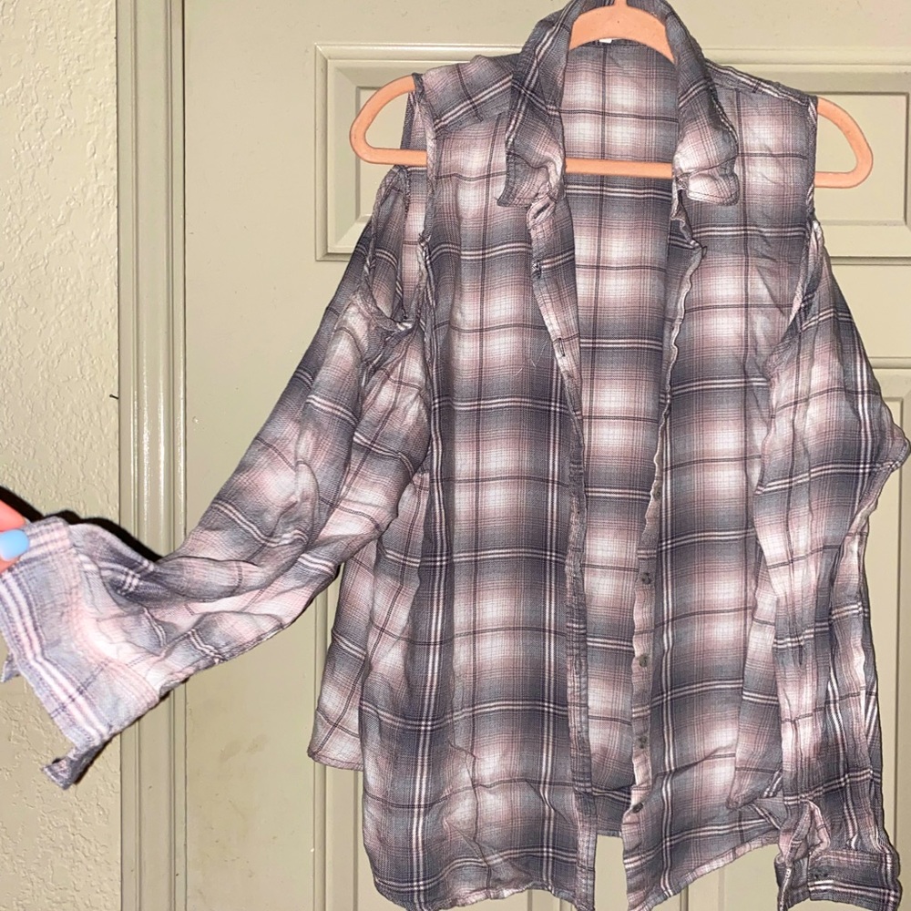 Cold shoulder long sleeve pink and grey flannel: Maurices size 2